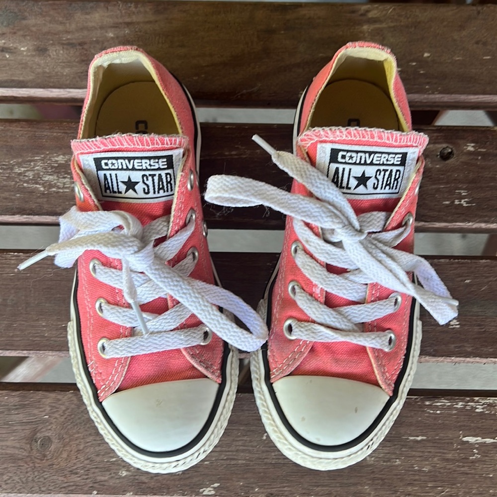 Super great condition Converse all-star girl  shoes pink size 11 💗